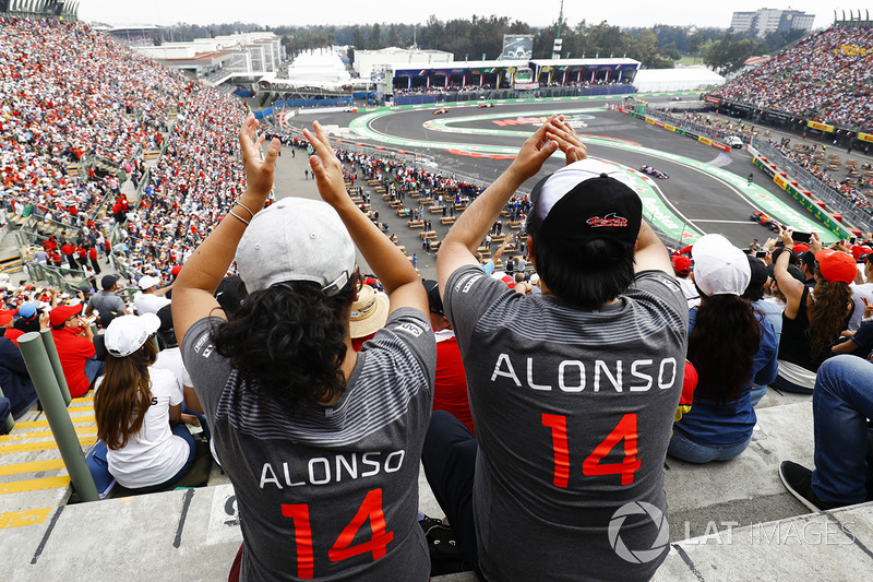 Alonso fans watch the formation lap