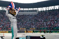 2017 World Champion Lewis Hamilton, Mercedes AMG F1