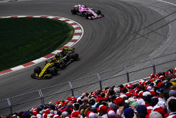 Carlos Sainz Jr., Renault Sport F1 Team R.S. 18, leads Sergio Perez, Force India VJM11