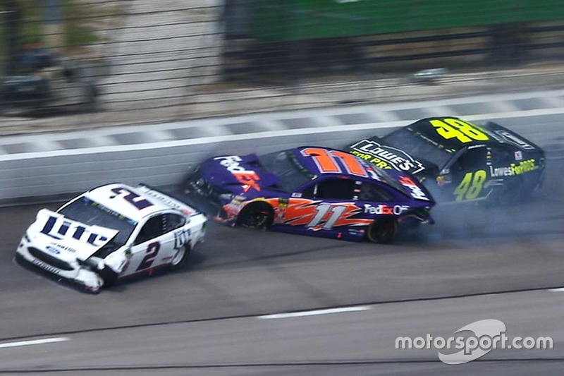 Brad Keselowski, Team Penske, Denny Hamlin, Joe Gibbs Racing, Jimmie Johnson, Hendrick Motorsports crash