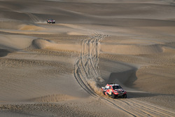 #301 Toyota Gazoo Racing Toyota: Nasser Al-Attiyah, Mathieu Baumel, #306 Peugeot Sport Peugeot 3008