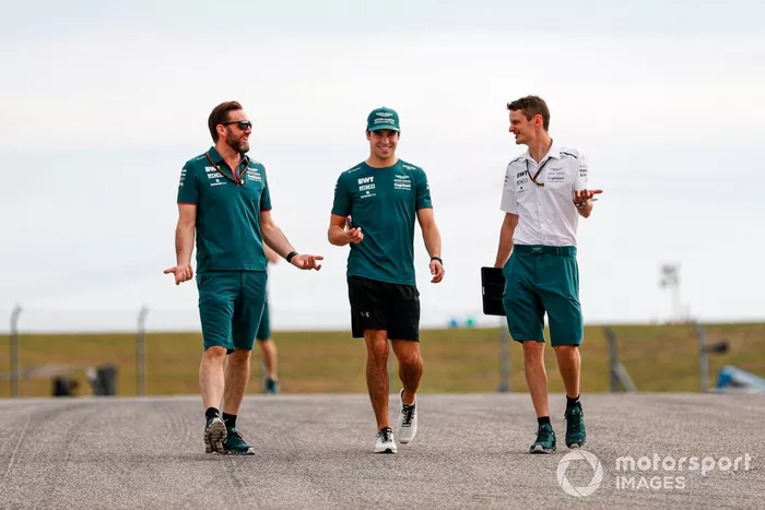 Lance Stroll, Aston Martin camina por la pista