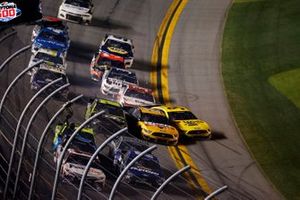 Clint Bowyer, Stewart-Haas Racing, Ford Mustang, Michael McDowell, Front Row Motorsports, Ford Mustang, crash