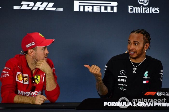 Hamilton defendió a Vettel en Bahrein, después de que el alemán echase a perder sus opciones cuando luchaba con el británico por el segundo puesto, al trompear y destrozar sus neumáticos y alerón delantero: 