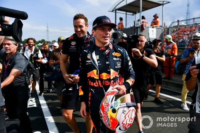 Ganador de la pole Max Verstappen, Red Bull Racing celebra