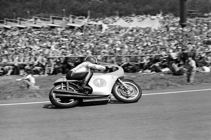Campeón del mundo de 500cc en 1966