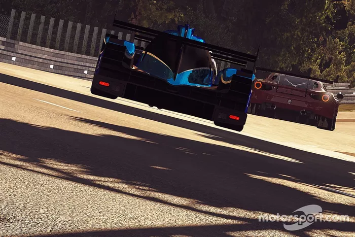 Acciones en la pista al atardecer