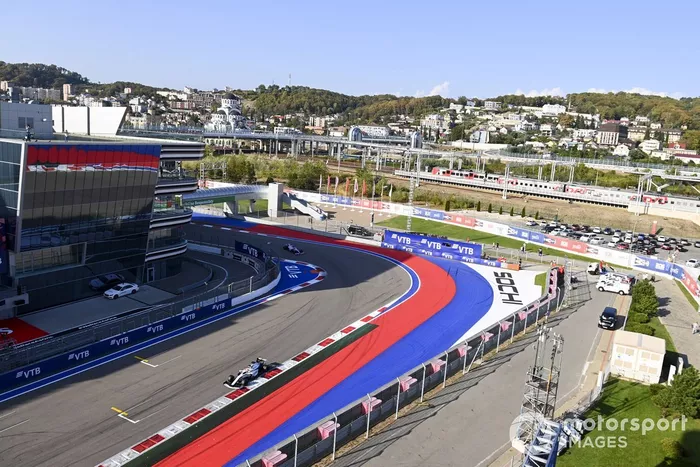 George Russell, Williams FW43, Sergio Pérez, Racing Point RP20