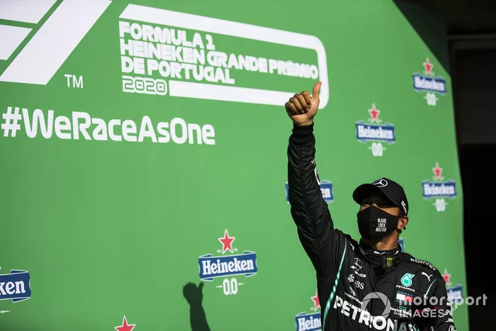 Ganador de la pole position Lewis Hamilton, Mercedes-AMG F1