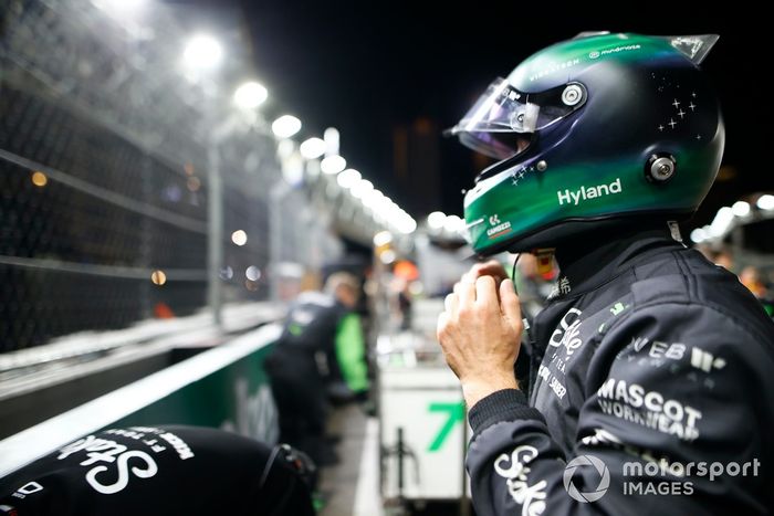 Valtteri Bottas, Stake F1 Team KICK Sauber, se pone el casco