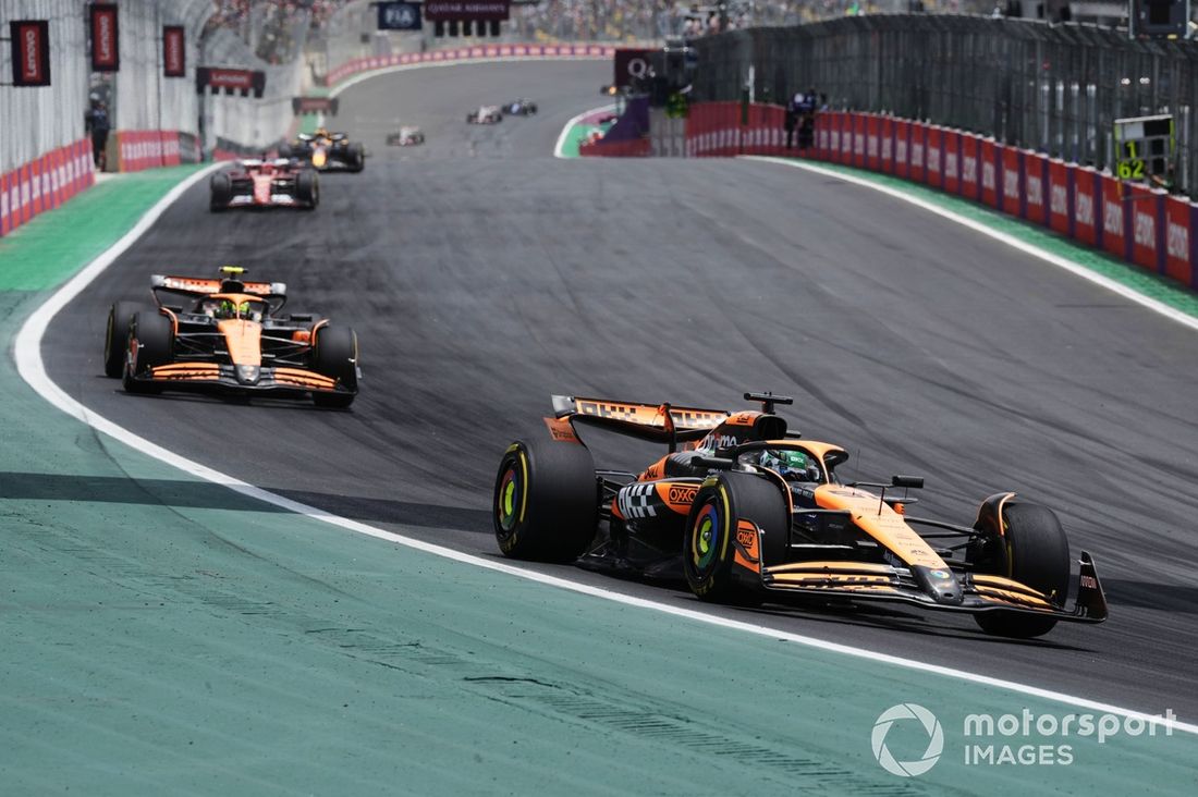 Oscar Piastri, McLaren MCL38, Lando Norris 