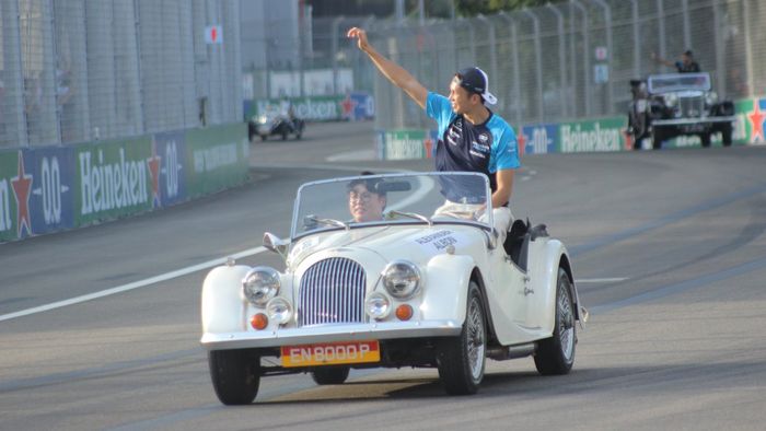 Alex Albon, Williams, en el desfile de pilotos de F1, GP Singapur