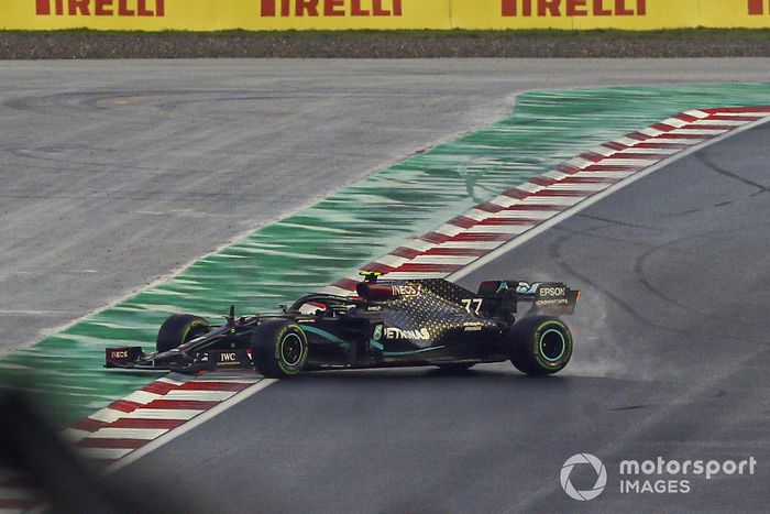 Valtteri Bottas, Mercedes F1 W11, spins