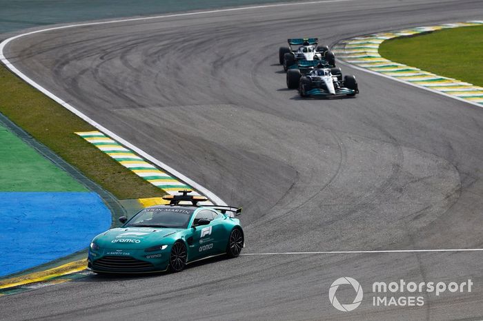 El Safety Car George Russell, Mercedes W13, Lewis Hamilton, Mercedes W13