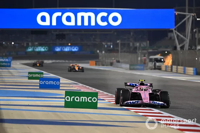 Pierre Gasly, Alpine A523, Lando Norris, McLaren MCL60