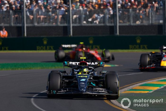 Lewis Hamilton, Mercedes F1 W14, Max Verstappen, Red Bull Racing RB19, Carlos Sainz, Ferrari SF-23