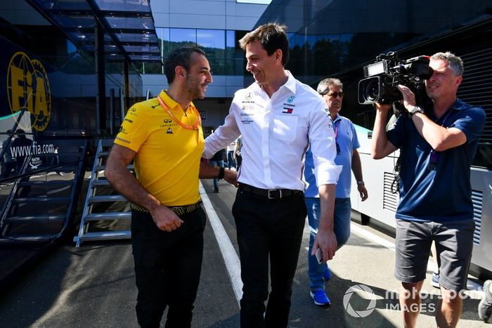Cyril Abiteboul, CEO de Renault F1 Team y Toto Wolff, CEO de Mercedes AMG
