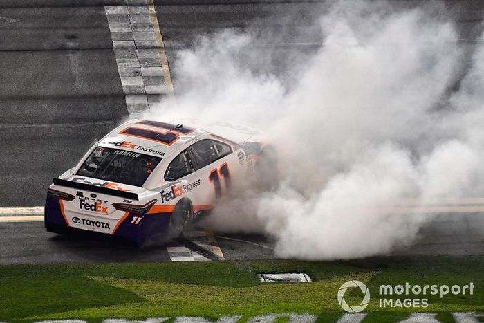 Denny Hamlin, Joe Gibbs Racing, Toyota Camry FedEx Express gana