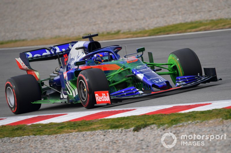 Alex Albon, Scuderia Toro Rosso STR14, avec de la peinture aéro