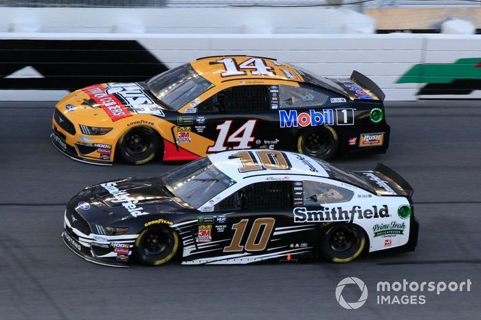 Clint Bowyer, Stewart-Haas Racing, Ford Mustang Rush Truck Centers/Mobil 1  Aric Almirola, Stewart-Haas Racing, Ford Mustang Smithfield