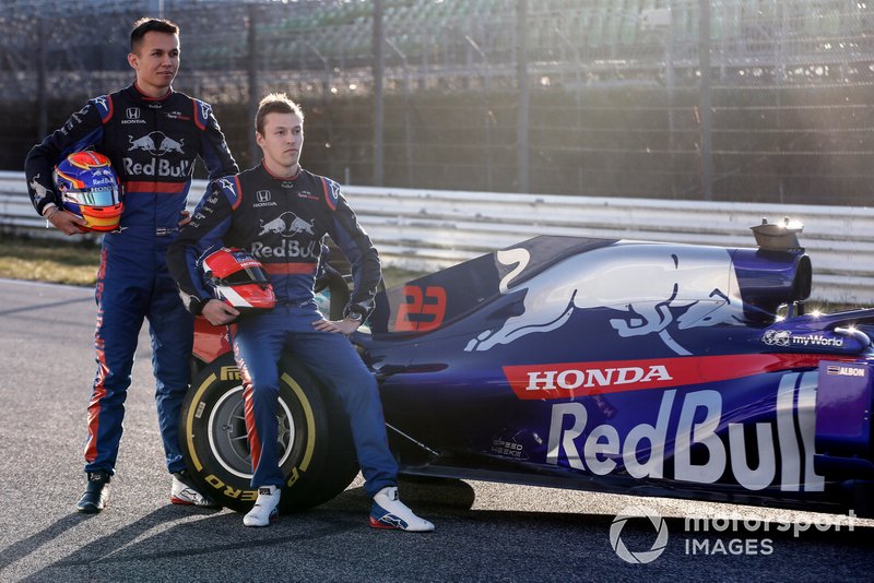 Alexander Albon, Scuderia Toro Rosso STR14 and Daniil Kvyat, Toro Roso STR14