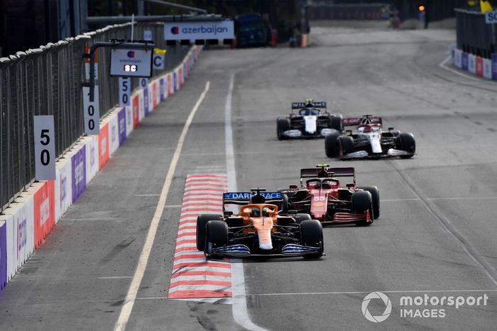 Daniel Ricciardo, McLaren MCL35M, Carlos Sainz Jr., Ferrari SF21, Kimi Raikkonen, Alfa Romeo Racing C41, Nicholas Latifi, Williams FW43B