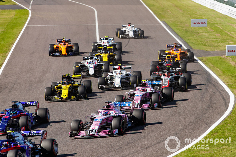 Pierre Gasly, Scuderia Toro Rosso STR13, leads Brendon Hartley, Toro Rosso STR13, Sergio Perez, Racing Point Force India VJM11, Esteban Ocon, Racing Point Force India VJM11, Carlos Sainz Jr., Renault Sport F1 Team R.S. 18, Charles Leclerc, Sauber C37, and the remainder of the field at the start of the race