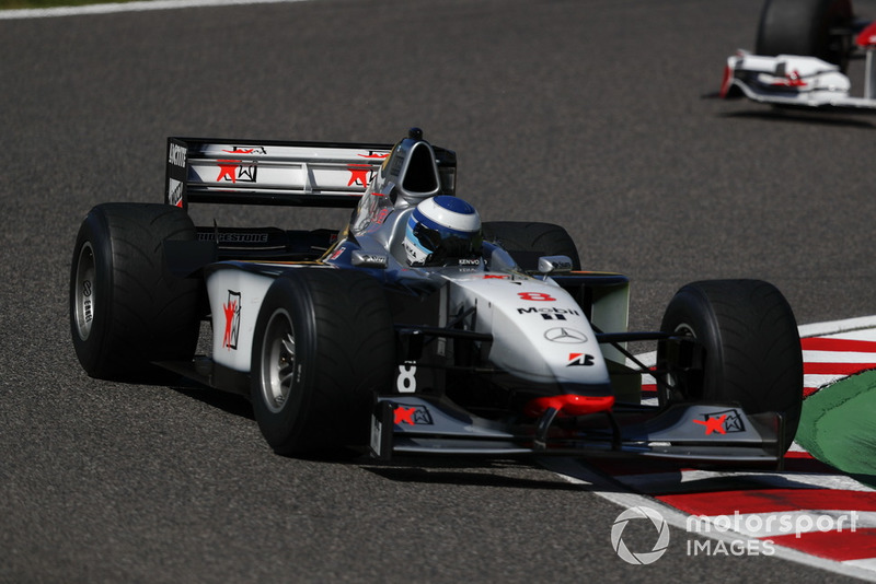 Мика Хаккинен, McLaren MP4/13 Mercedes, Жан Алези, демонстрационные заезды Legends F1 30th Anniversary
