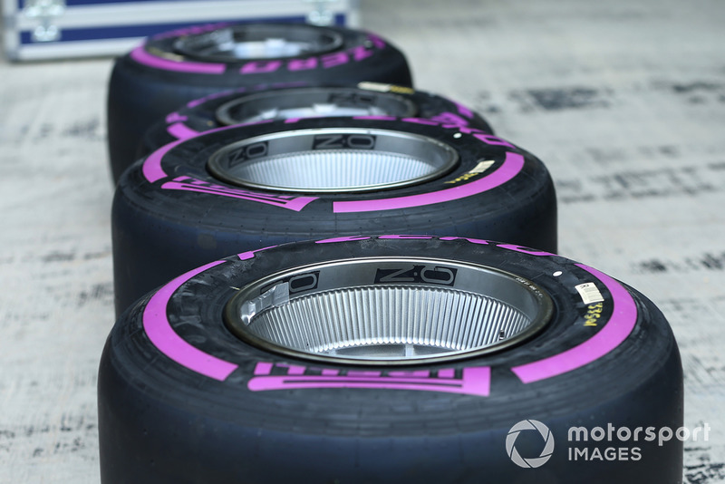 Des pneus Pirelli