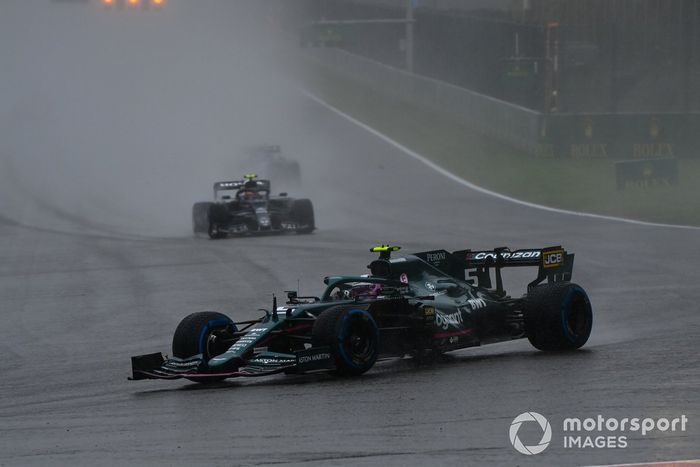 Sebastian Vettel, Aston Martin AMR21, Pierre Gasly, AlphaTauri AT02