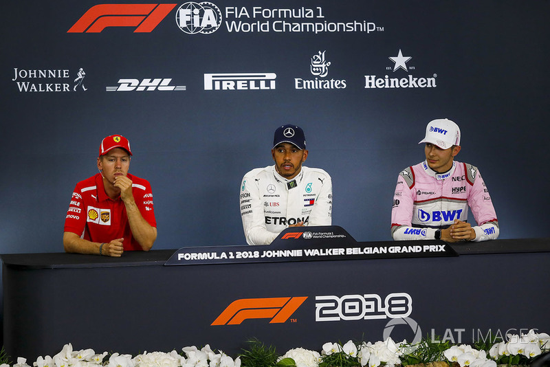 Sebastian Vettel, Ferrari SF71H, Lewis Hamilton, Mercedes AMG F1 y Esteban Ocon, Racing Point Force India F1 Team en conferencia de prensa