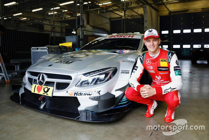Mick Schumacher di depan Mercedes-AMG C63 DTM