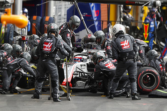 Romain Grosjean, Haas F1 Team VF-18, aux stands