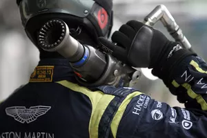 Un mécaniciens Aston Martin
