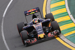 Карлос Сайнс мл., Scuderia Toro Rosso STR11