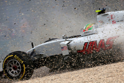 Esteban Gutierrez, Haas F1 Team VF-16 crash
