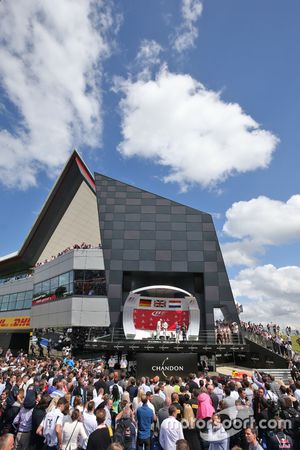 Podio: Nico Rosberg, Mercedes AMG F1, segundo; Lewis Hamilton, Mercedes AMG F1, ganador de la carrer