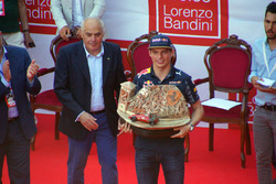 Max Verstappen op de uitreiking van de Trofeo Lorenzo Bandini