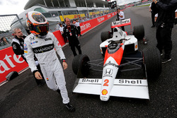 Stoffel Vandoorne, troisième pilote, McLaren F1 Team pilote la McLaren MP4/5 d'Alain Prost