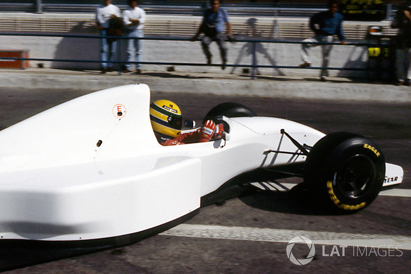 Ayrton Senna, McLaren MP4/8 equipado con un motor Chrysler/Lamborghini V12