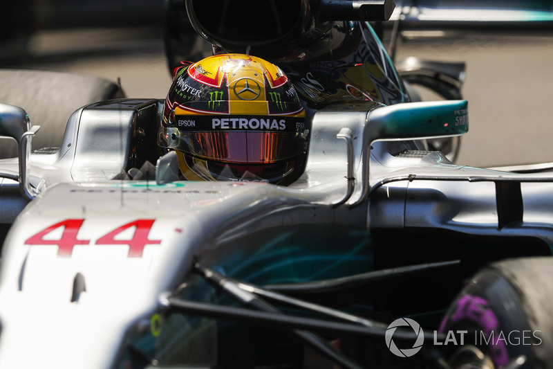 Porém, o carro tinha dificuldades para colocar os pneus na janela ideal de performance. Com isso, Hamilton teve corridas apagadas na Rússia e em Mônaco.