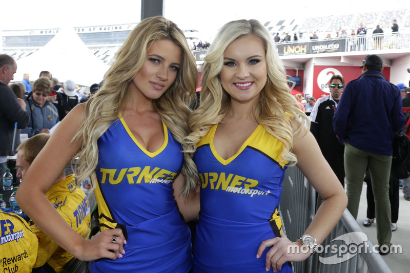 Chicas Hot Turner Motorsports