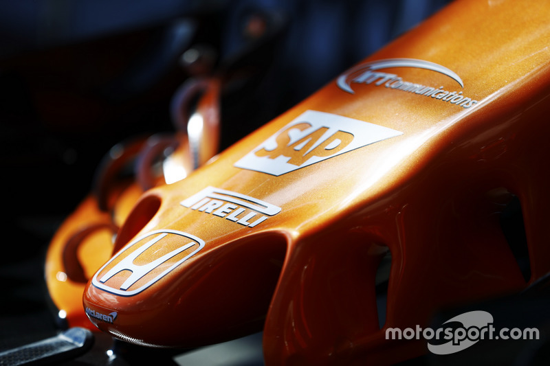 Logo Honda et détails du nez de la McLaren MCL32