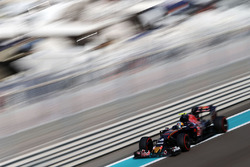 Карлос Сайнс-мл., Scuderia Toro Rosso STR11