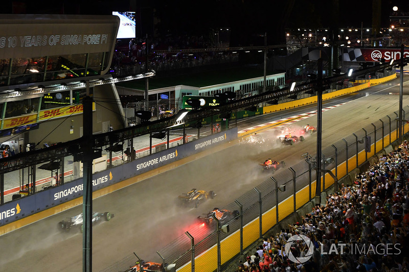 Sebastian Vettel, Ferrari SF70H, Max Verstappen, Red Bull Racing RB13 and Kimi Raikkonen, Ferrari SF