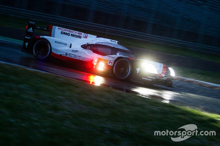#2 Porsche Team Porsche 919 Hybrid: Timo Bernhard, Earl Bamber, Brendon Hartley