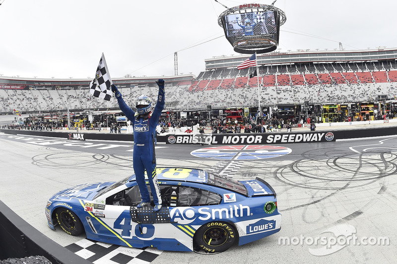 Race winner Jimmie Johnson, Hendrick Motorsports Chevrolet