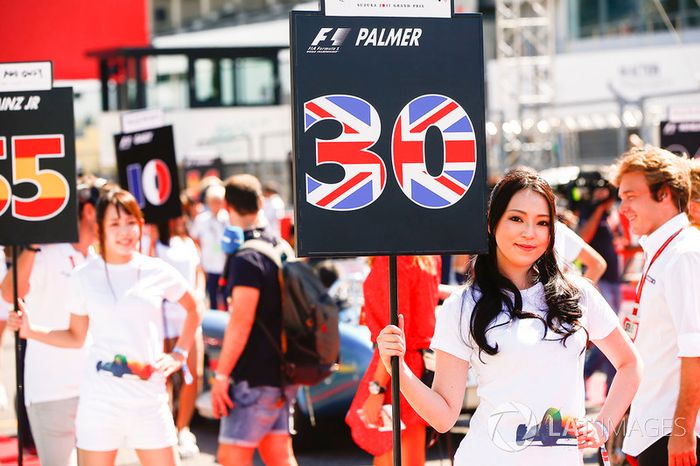 Chicas de la parrilla de Jolyon Palmer, Renault Sport F1 Team, Carlos Sainz Jr., Scuderia Toro Rosso