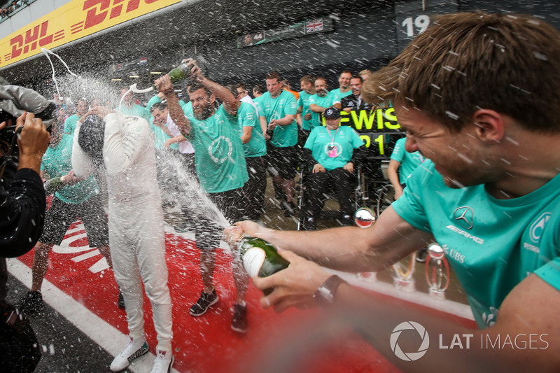 Lewis Hamilton, Mercedes AMG F1 celebrates, champagne and the trophies with Billy Monger and the team