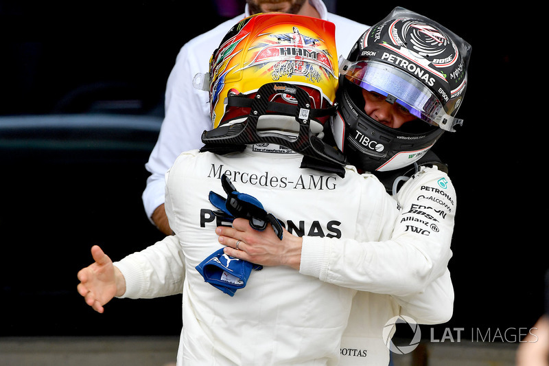 Race winner Lewis Hamilton, Mercedes AMG F1 celebrates in parc ferme, Valtteri Bottas, Mercedes AMG F1